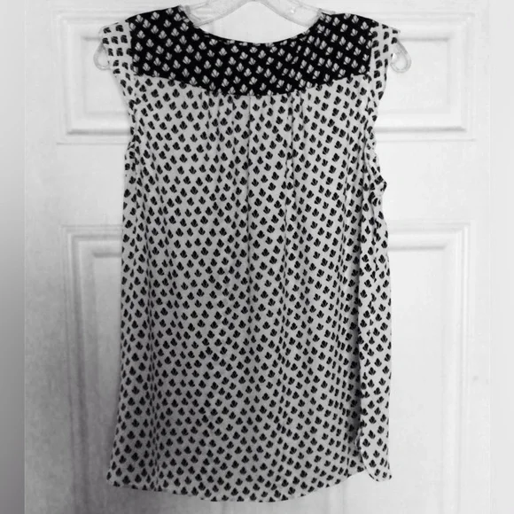 ‼️MOVING‼️ LOFT Flutter Sleeve Blouse Top. Sz. Medium. Black & White EUC - Picture 2 of 7